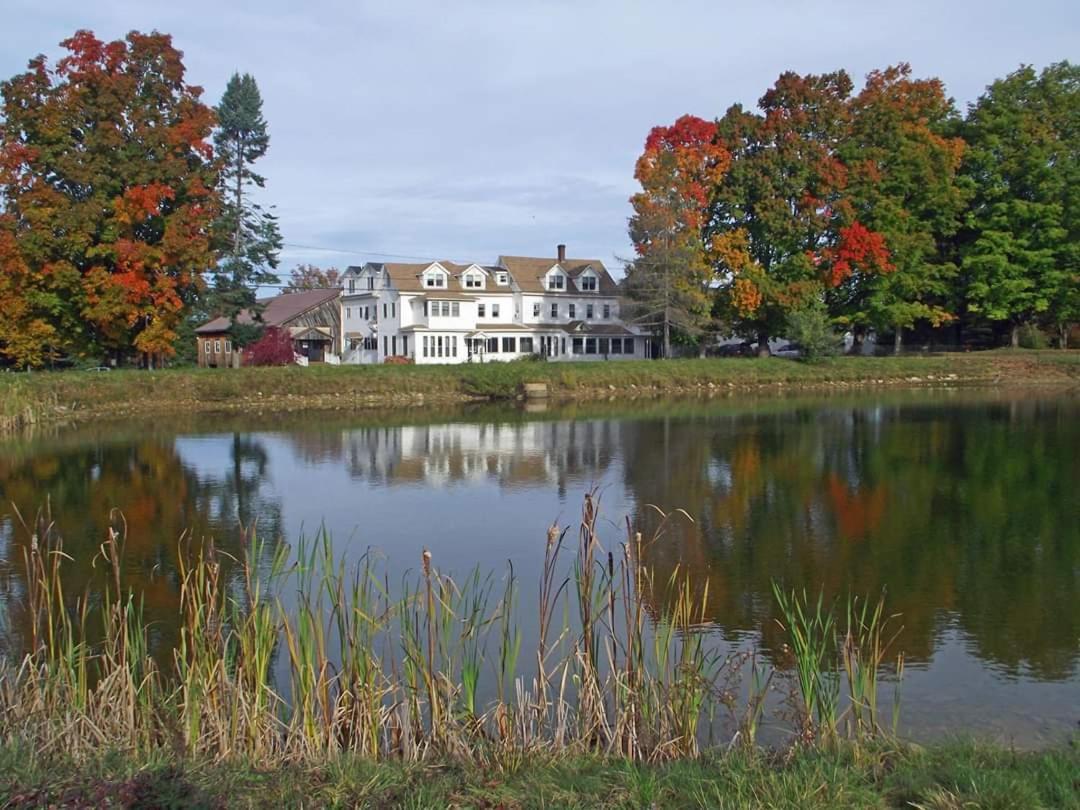 Lake Shore Farm Inn Northwood Exterior photo