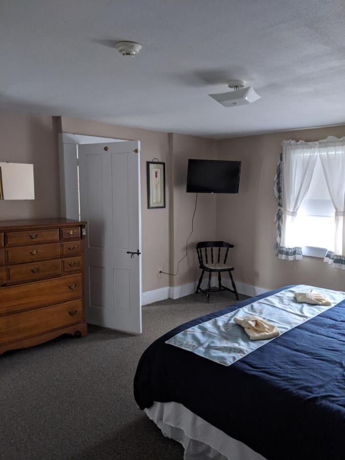 Lake Shore Farm Inn Northwood Exterior photo