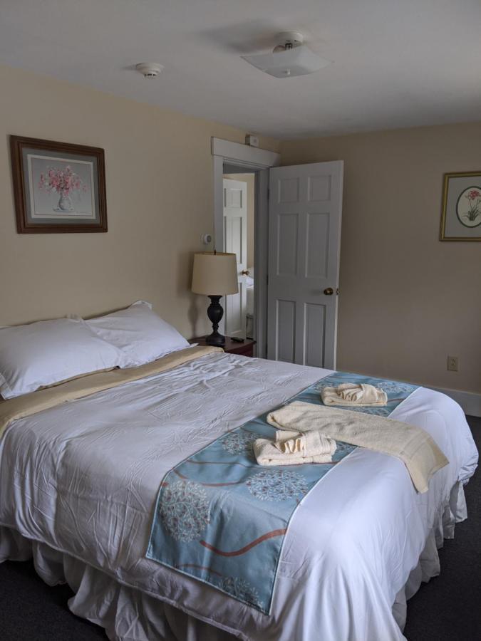 Lake Shore Farm Inn Northwood Exterior photo